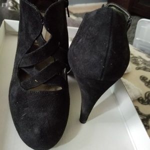 Blk suade ankle boots